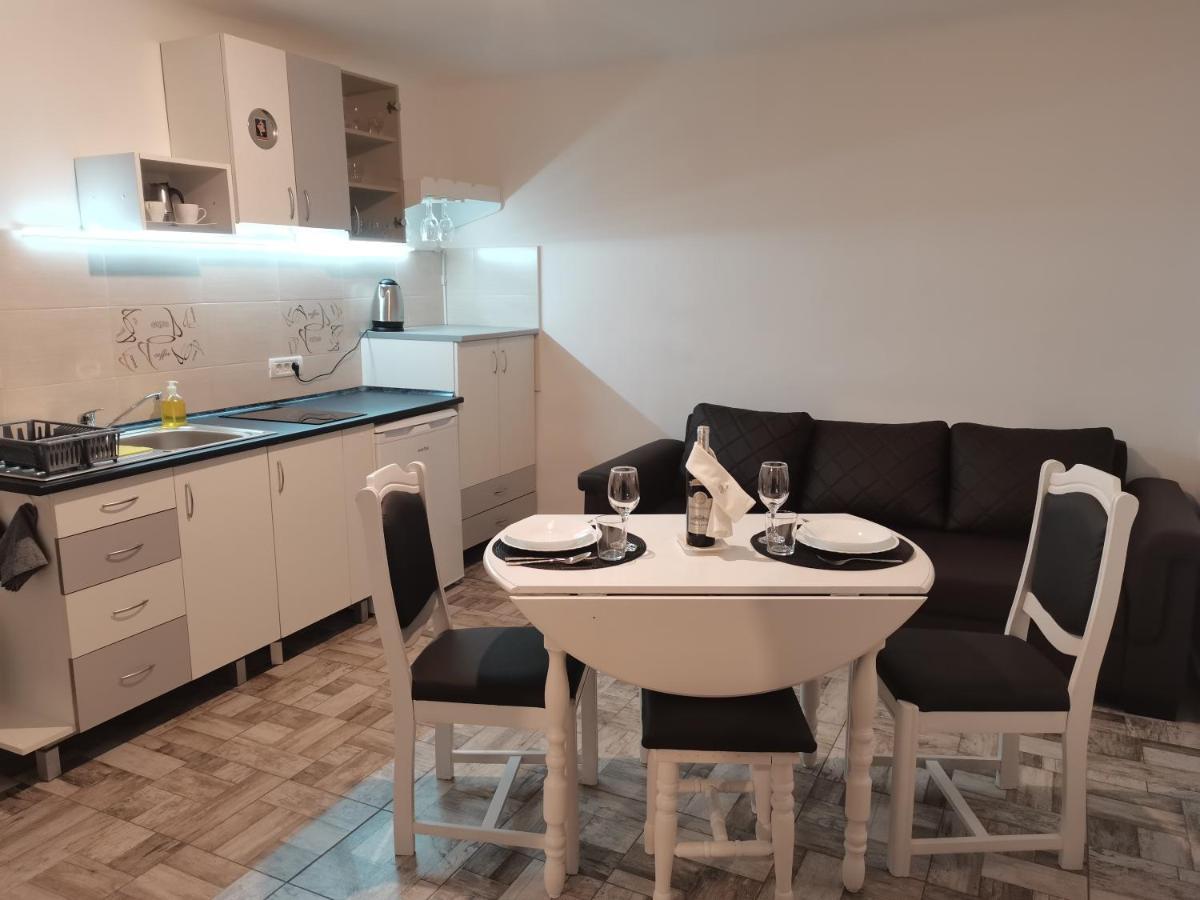 Carla'S Place Ap 2 Oradea Extérieur photo