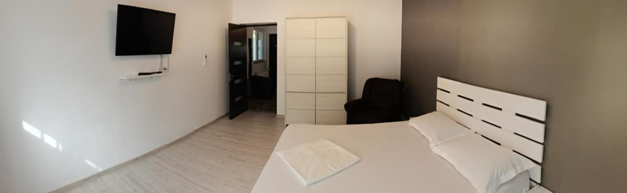 Carla'S Place Ap 2 Oradea Extérieur photo